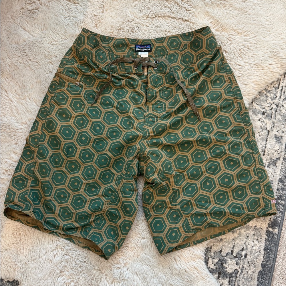 Patagonia wayfarer board shorts